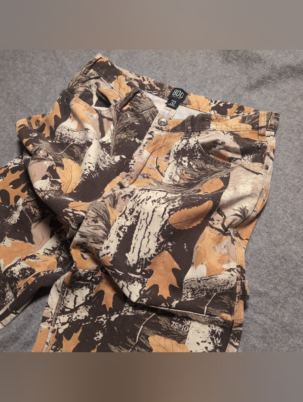 BDG Urban Outfitters Mens Camo Double Knee Brown Leaf Print Size 32 Fall EUC